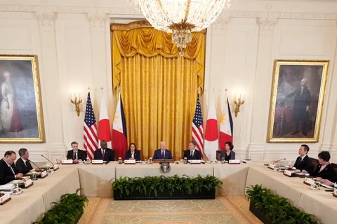 Quang cảnh Hội nghị Thượng đỉnh 3 bên đầu tiên giữa Mỹ, Nhật Bản và Philippines. (Nguồn: AP)