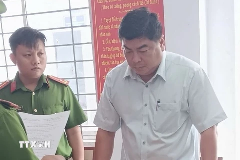 Ông Nguyễn Bảo Sinh, Phó Chủ tịch UBND thành phố Long Xuyên, tại cơ quan điều tra. (Ảnh: TTXVN phát)