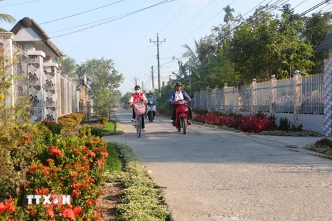 Hệ thống giao thông nông thôn trong vùng đồng bào dân tộc Khmer ở Sóc Trăng được đầu tư hoàn chình. (Ảnh Tuấn Phi/TTXVN)