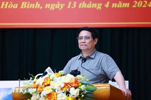 Thủ tướng Phạm Minh Chính phát biểu tại cuộc làm việc với Ban Thường vụ Tỉnh ủy Hòa Bình. (Ảnh: Dương Giang/TTXVN)