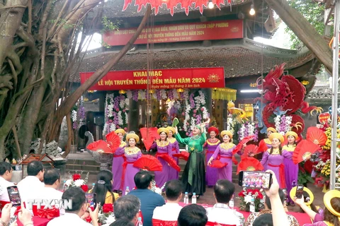 Khai mạc lễ hội truyền thống Đền Mẫu năm 2024. (Ảnh: Mai Ngoan/TTXVN)