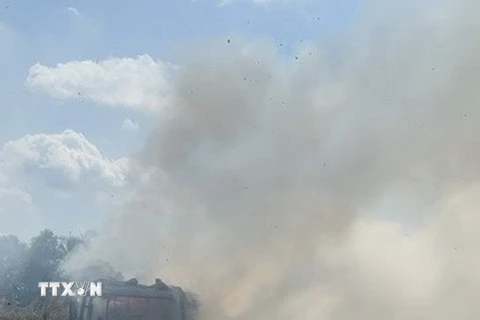 Hình ảnh xe khách cháy trụi trên cao tốc TPHCM -Long Thành-Dầu Giây