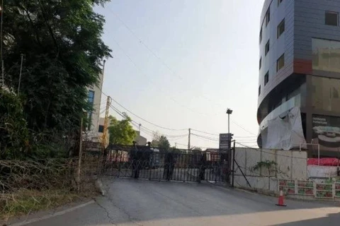 Lối vào Đại sứ quán Mỹ ở Awkar. (Nguồn: NNA)