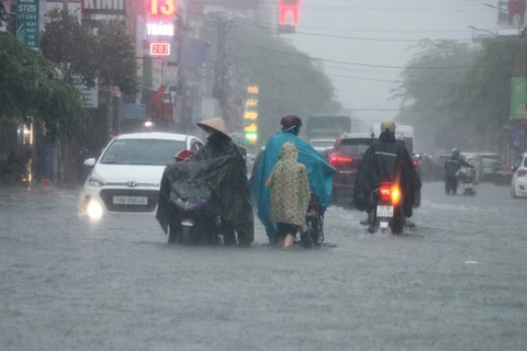 Mưa lớn gây ngập úng nhiều tuyến đường ở thành phố Hải Phòng. (Ảnh: Hoàng Ngọc/TTXVN)