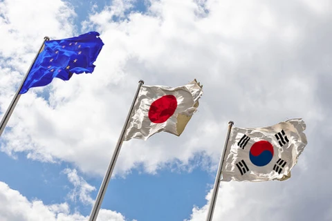 EU mong muốn phát triển quan hệ đối tác an ninh và quốc phòng với Nhật Bản và Hàn Quốc.