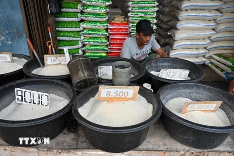 Gạo được bày bán tại Jakarta, Indonesia. (Ảnh: AFP/TTXVN)