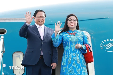 Thủ tướng Phạm Minh Chính và Phu nhân rời Hà Nội, lên đường thăm chính thức Hàn Quốc. (Ảnh: Dương Giang/TTXVN)