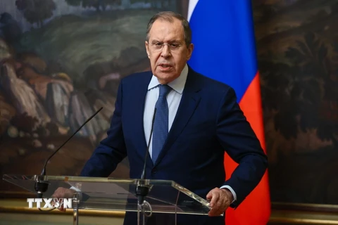 Ngoại trưởng Nga Sergei Lavrov phát biểu tại mootj cuộc họp báo ở thủ đô Moskva. (Ảnh: AFP/TTXVN)