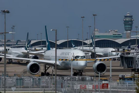 Máy bay Cathay Pacific đỗ tại Sân bay quốc tế Hong Kong. (Nguồn: Reuters)