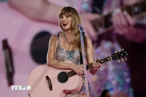 Nữ ca sỹ Taylor Swift biểu diễn ở Singapore. (Ảnh: Getty Images/TTXVN)