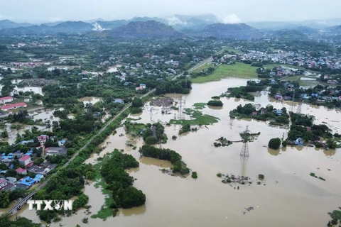 Phường Quang Vinh, thành phố Thái Nguyên vẫn bị nước chia cắt (ảnh chụp lúc 6 giờ 50 ngày 11/9). (Ảnh: Hoàng Hiếu/TTXVN)