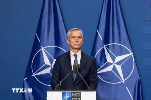 Tổng thư ký NATO Jens Stoltenberg tại một cuộc họp báo ở Budapest, Hungary. (Ảnh: THX/TTXVN)