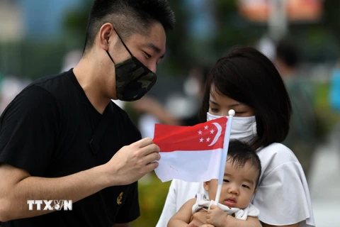 Người dân Singapore. (Ảnh: AFP/ TTXVN)