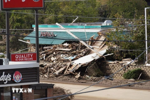 Một nhà hàng bị phá hủy sau khi bão Helene quét qua Asheville, bang North Carolina, Mỹ. (Ảnh: Kyodo/TTXVN)