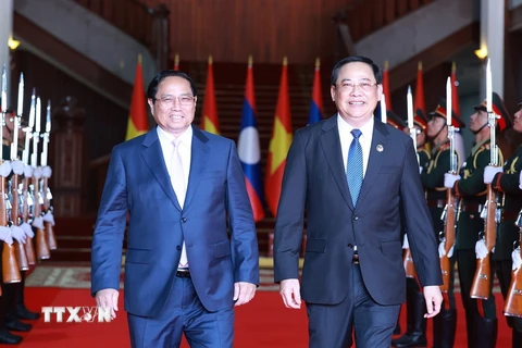 Thủ tướng Phạm Minh Chính hội kiến Thủ tướng Lào Sonexay Siphandone, Chủ tịch ASEAN 2024. (Ảnh: Dương Giang/TTXVN)