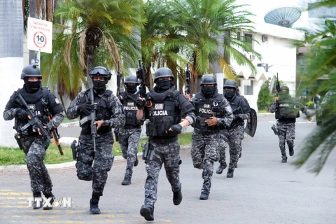 Cảnh sát tăng cường an ninh tại Guayaquil, Ecuador. (Ảnh: AFP/TTXVN)