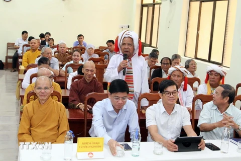 Cả sư Châu Minh Hương, Hội đồng Sư cả Chăm Bà ni ở huyện Ninh Phước, kiến nghị tỉnh quan tâm tăng cường khối đại đoàn kết các dân tộc trong tỉnh. (Ảnh: Công Thử/TTXVN)