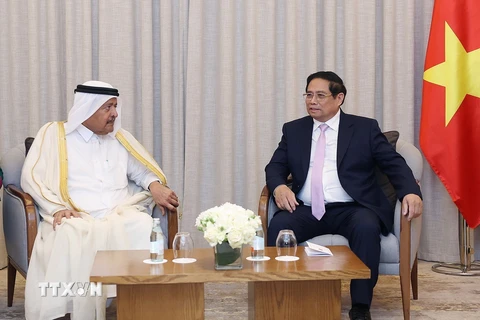 Thủ tướng Phạm Minh Chính tiếp đoàn doanh nghiệp do ông Sheikh Faisal bin Qassim Al Thani, Chủ tịch Hiệp hội Doanh nghiệp Qatar (QBA) dẫn đầu. (Ảnh: Dương Giang/TTXVN)