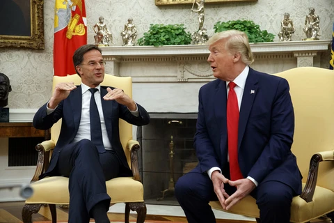 Tổng thống Mỹ Donald Trump gặp Tổng thư ký NATO, khi đó là Thủ tướng Hà Lan, Mark Rutte tại Nhà Trắng, tháng 7/2019. (Nguồn: AP)