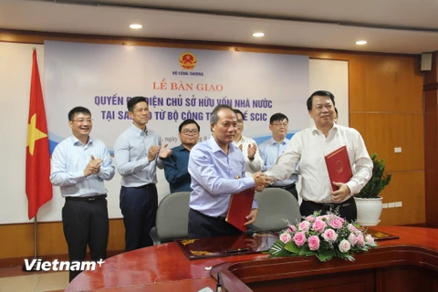 Bộ Công Thương chuyển giao quyền đại diện sở hữu vốn nhà nước tại Sabeco về SCIC. (Ảnh: Xuân Quảng/Vietnam+)