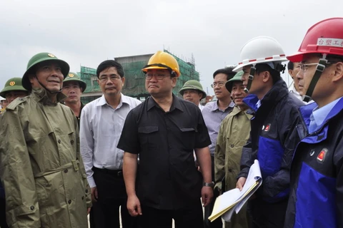 Phó Thủ tướng kiểm tra phòng chống bão ở Vũng Áng