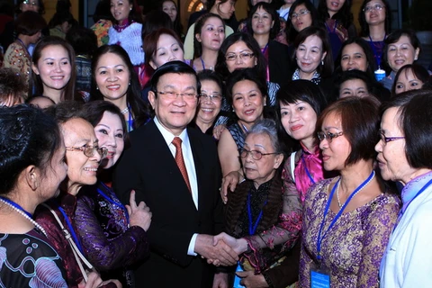 Chủ tịch nước gặp mặt đoàn đại biểu phụ nữ Việt kiều