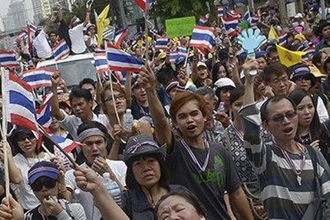Phe đối lập biểu tình phản đối dự luật ân xá ở Bangkok. (Nguồn: AFP)