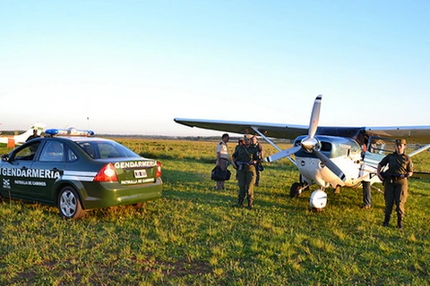 Argentina triệt phá băng đảng buôn lậu ma túy bằng máy bay