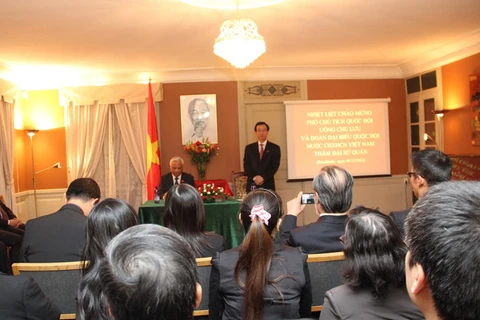 Quang cảnh buổi gặp tại trụ sở Đại sứ quán Việt Nam tại Thụy Điển. (Ảnh: Thanh Hải/Vietnam+)
