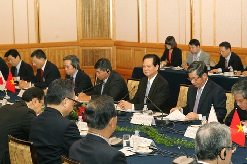 Thủ tướng đối thoại với các doanh nghiệp hàng đầu Nhật Bản 