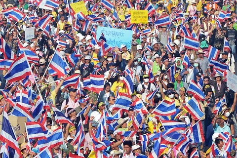 2.500 người tuần hành phản đối Chính phủ tại Bangkok