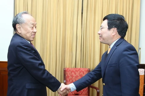Phó Thủ tướng, Bộ trưởng Ngoại giao Phạm Bình Minh tiếp ông Lý Triệu Tinh. (Ảnh: Lâm Khánh/TTXVN)