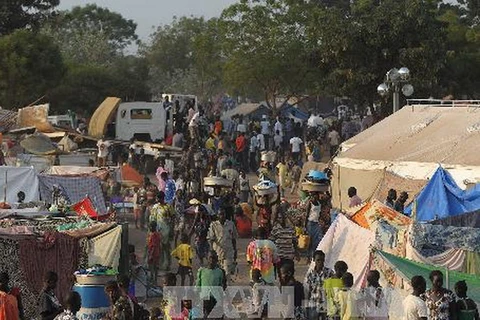 Người tị nạn tại lều trại do phái bộ Liên hợp quốc thiết lập ở Juba, Nam Sudan ngày 22/12 vừa qua. (Ảnh: AFP/TTXVN)