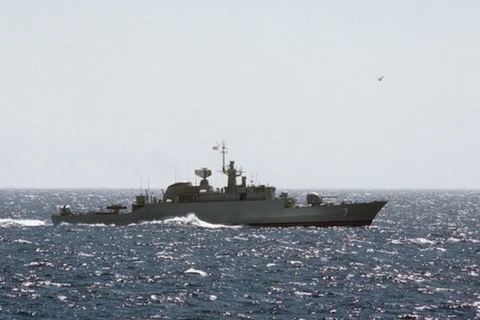 Một tàu chiến Iran tại eo biển Hormuz. (Ảnh minh họa. Nguồn: Wikimedia Commons)
