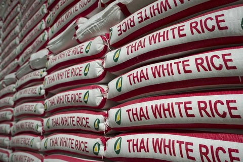 Những bao gạo Thái Lan tại nhà máy ở Bangkok. (Ảnh: AFP/TTXVN)
