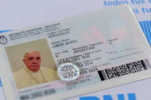 Hộ chiếu mới được gia hạn của Giáo hoàng Francis I. (Nguồn: Corriere della Sera)