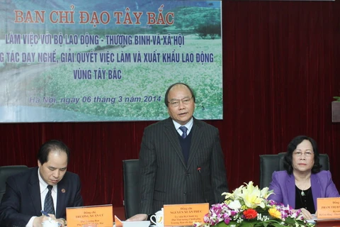 Phó Thủ tướng Chính phủ Nguyễn Xuân Phúc, Trưởng Ban chỉ đạo Tây Bắc phát biểu tại buổi làm việc. (Ảnh: Lâm Khánh/TTXVN)