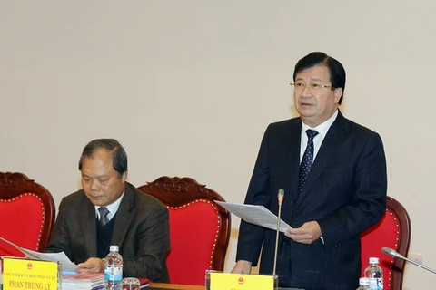 Bộ trưởng Bộ Xây dựng Trịnh Đình Dũng phát biểu tại phiên họp. (Ảnh: An Đăng/TTXVN)
