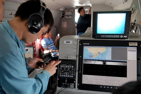 Các dữ liệu sau chuyến bay được gửi về Sở chỉ huy Bộ tư lệnh Cảnh sát biển để phân tích. (Ảnh: Mạnh Linh/TTXVN)