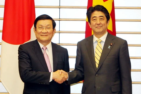 Chủ tịch nước Trương Tấn Sang hội đàm với Thủ tướng Nhật Bản Shinzo Abe ngày 18/3. (Ảnh: Nguyễn Khang/TTXVN)