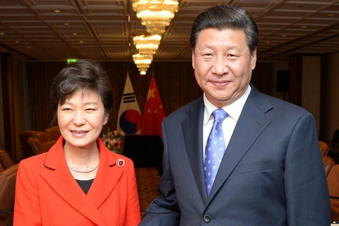 Chủ tịch Trung Quốc Tập Cận Bình và Tổng thống Hàn Quốc Park Geun-hye. (Ảnh: THX/TTXVN)