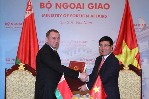 Lễ ký kết hợp tác giữa Bộ Ngoại giao Việt Nam và Bộ Ngoại giao Cộng hòa Belarus giai đoạn 2014-2015. (Ảnh: Phương Hoa/TTXVN)