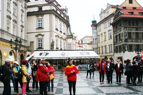 Khách du lịch nước ngoài ở Prague. (Ảnh: Trần Quang Vinh/Vietnam+)