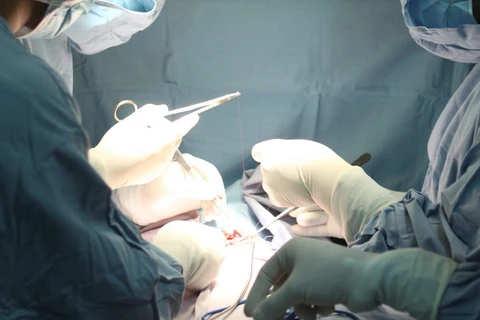 Phẫu thuật thành công cho bệnh nhân có khối u nặng 4,5kg