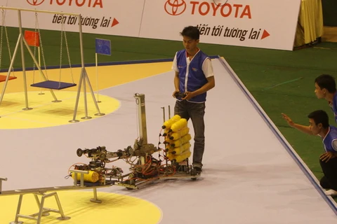 32 đội dự chung kết Cuộc thi sáng tạo robot Việt Nam 2014
