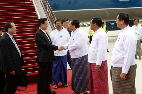 Thủ tướng lên đường tham dự Hội nghị Cấp cao ASEAN 24
