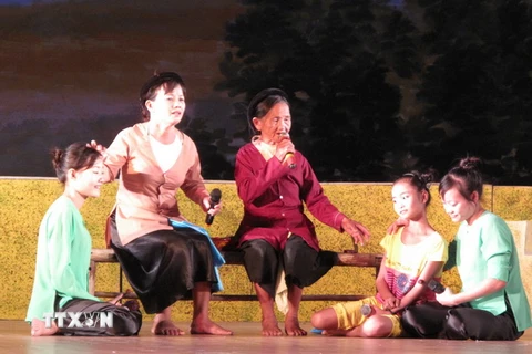 Chuyên gia UNESCO tham gia sinh hoạt hát Ví giặm ở Hà Tĩnh