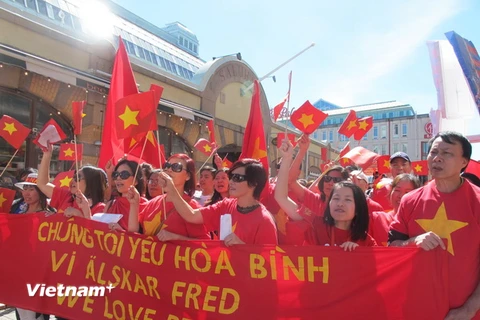 Người Việt ở Thụy Điển phản đối Trung Quốc đặt giàn khoan