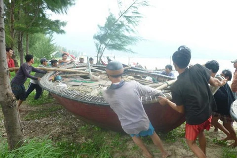 Nổ tàu cá trên biển gần đảo Phú Quý, ba thuyền viên mất tích