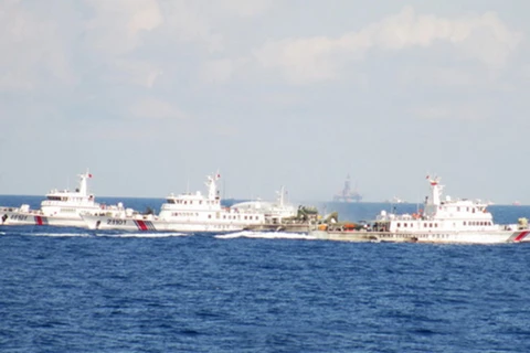 Các tàu hộ tống Trung Quốc tăng bảo vệ giàn khoan Hải Dương-981
